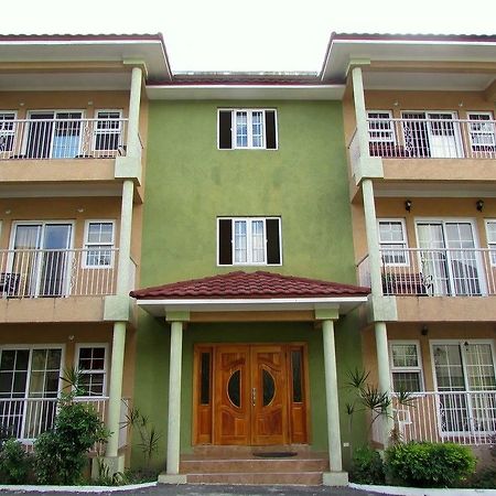 Centrally Located Guest Apartments 金斯敦 外观 照片
