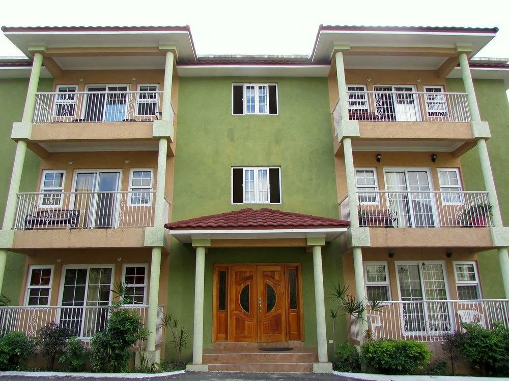 Centrally Located Guest Apartments 金斯敦 外观 照片