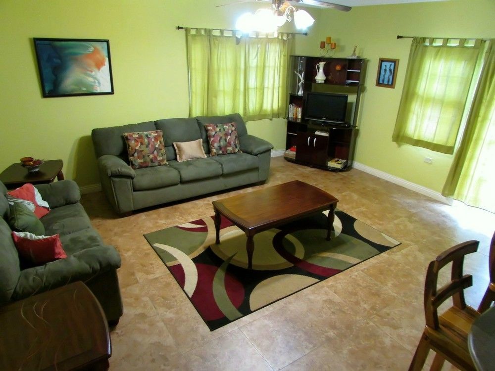 Centrally Located Guest Apartments 金斯敦 外观 照片