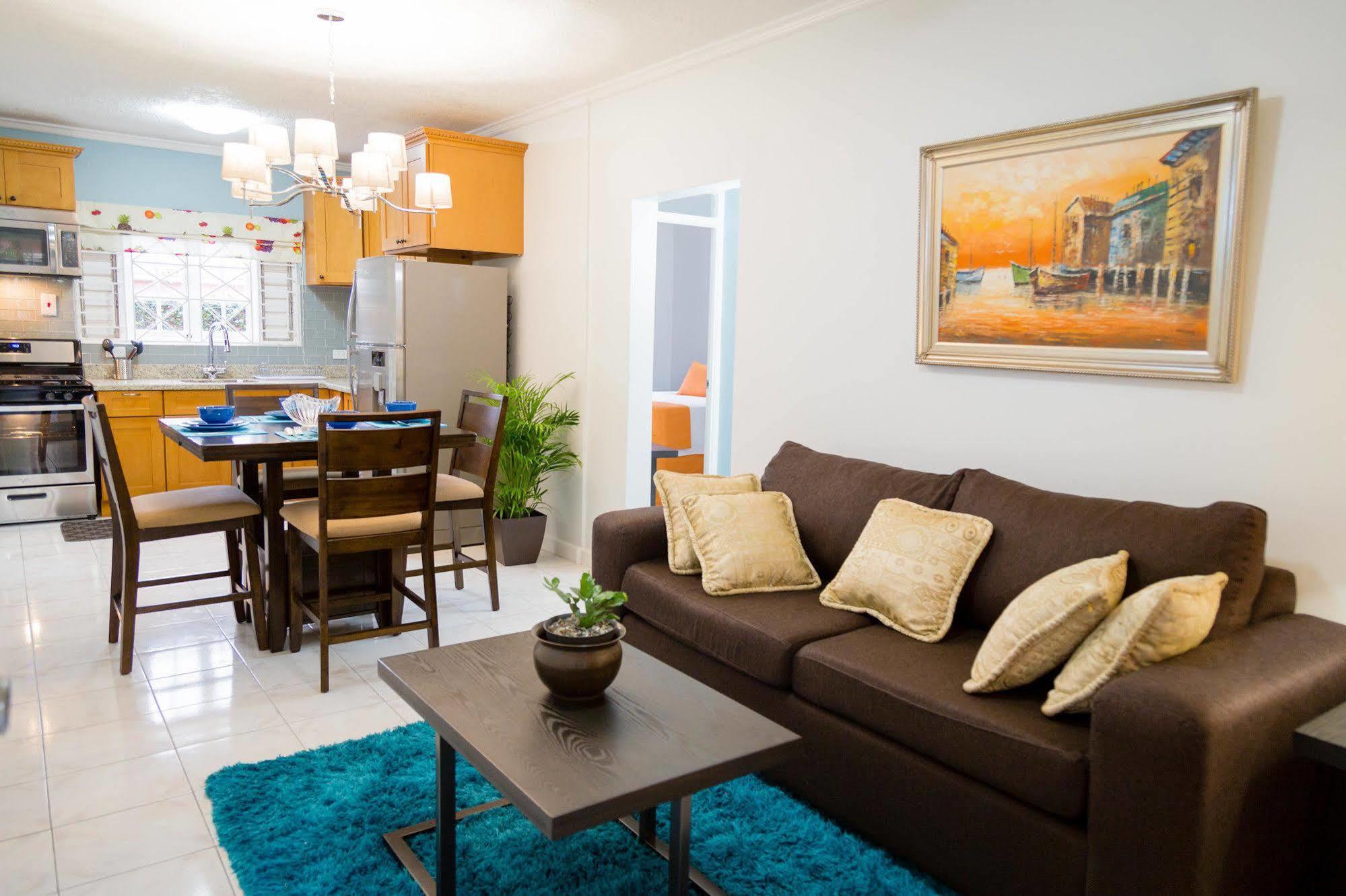 Centrally Located Guest Apartments 金斯敦 外观 照片